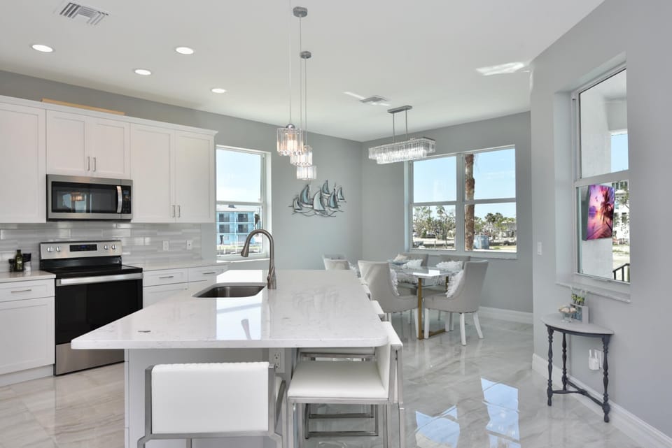 House, Multiple Beds (Sunsational Sunsets) | Private kitchen | Oven, toaster