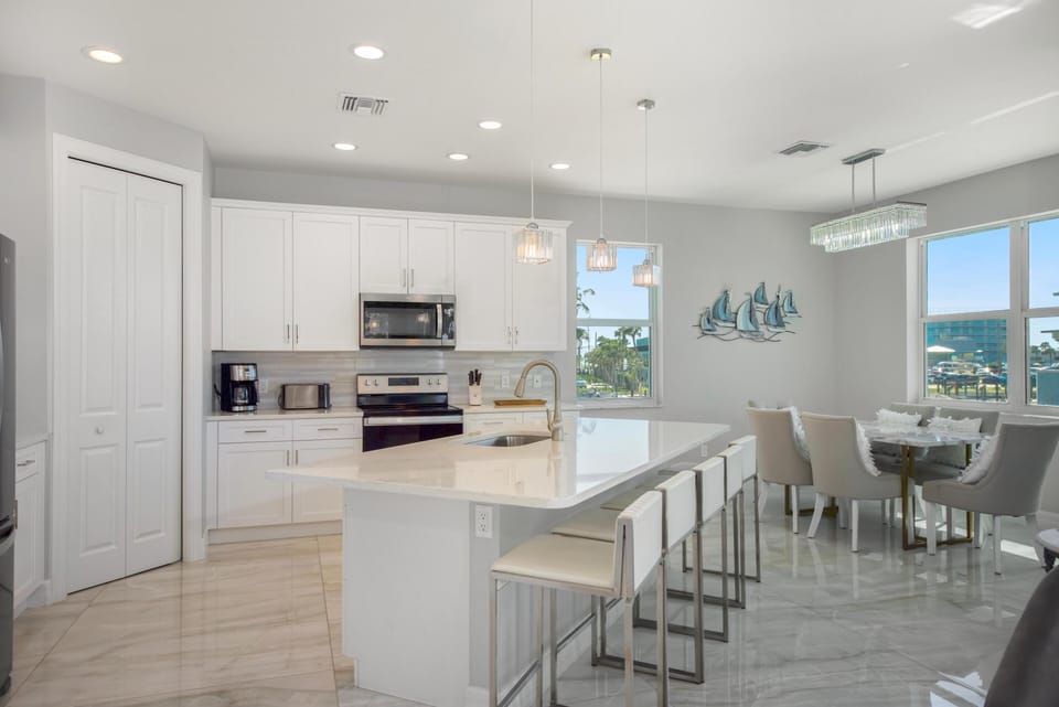 House, Multiple Beds (Sunsational Sunsets) | Private kitchen | Oven, toaster