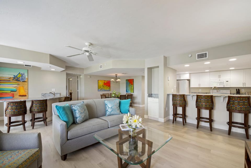 Condo, Multiple Beds (Gullwing #203) | Living area