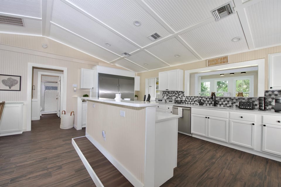 House, Multiple Beds (Shell Bound) | Private kitchen | Oven, toaster