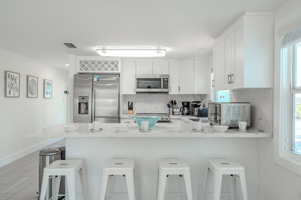 House, Multiple Beds (Blue Oasis) | Private kitchen | Oven, toaster