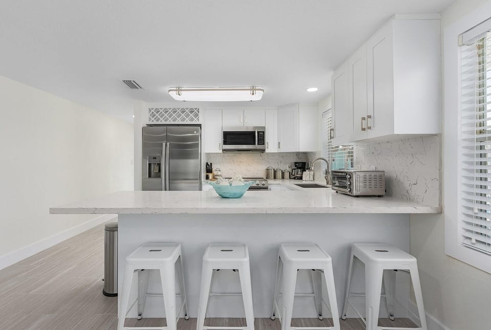 House, Multiple Beds (Blue Oasis) | Private kitchen | Oven, toaster