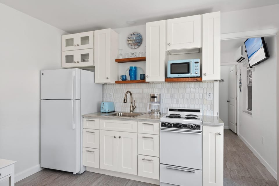 House, Multiple Beds (Lucky Charm) | Private kitchen | Oven, toaster