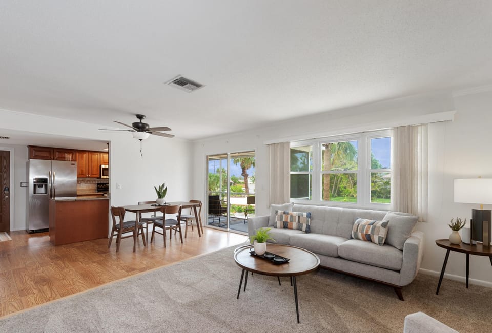 House, 2 Queen Beds (Beach Bungalow) | Living area