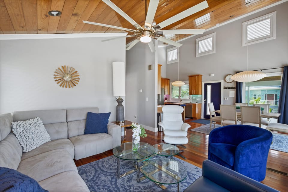 House, 2 Queen Beds (Flip Flops Forever) | Living area