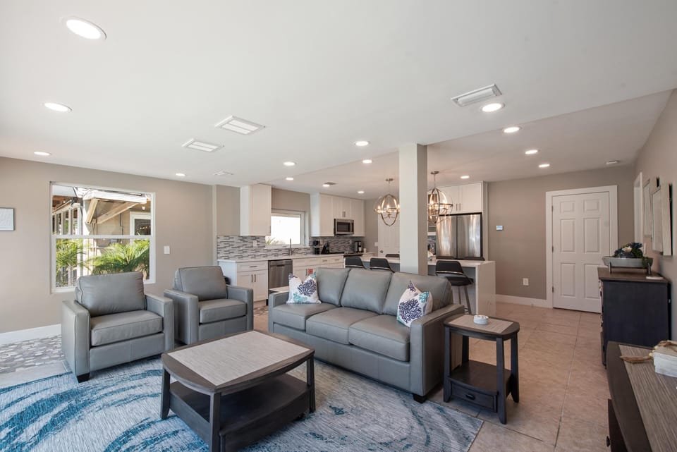 House, Multiple Beds (Kokomo) | Living area