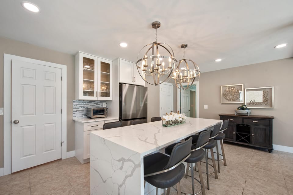 House, Multiple Beds (Kokomo) | Dining