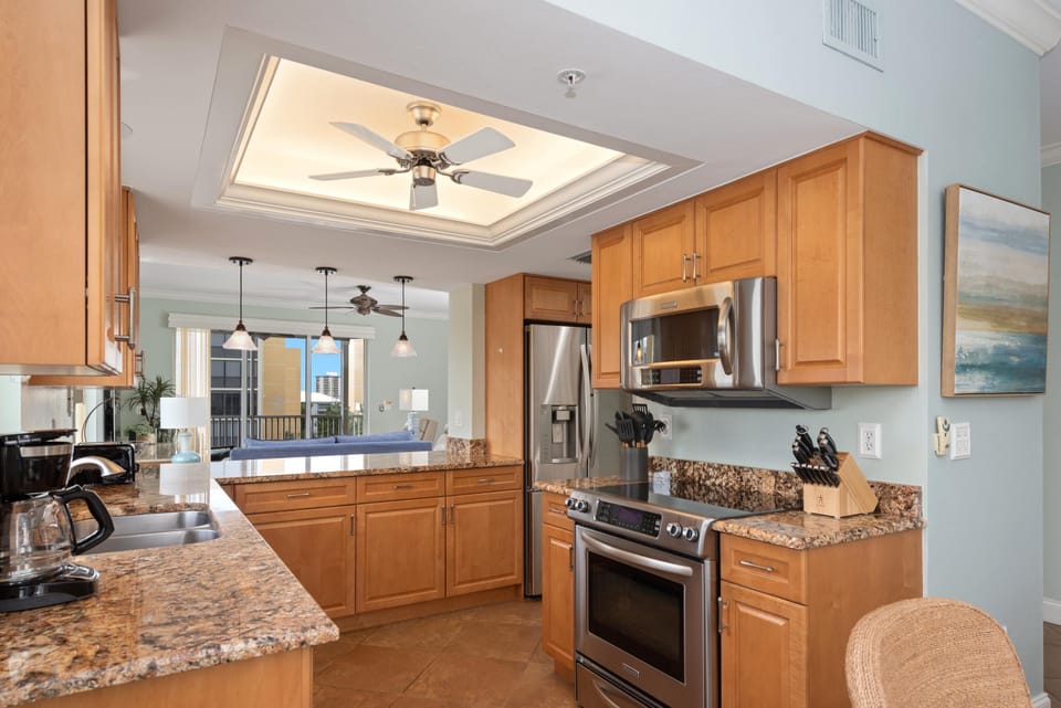 Condo, Multiple Beds (Casa Marina II-431) | Private kitchen | Oven, toaster