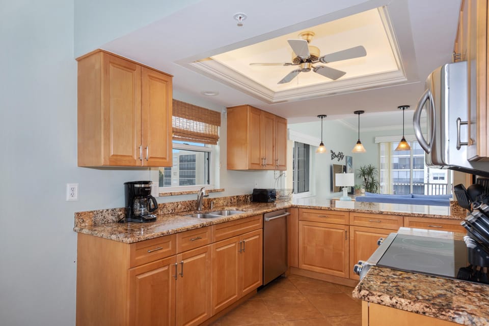 Condo, Multiple Beds (Casa Marina II-431) | Private kitchen | Oven, toaster