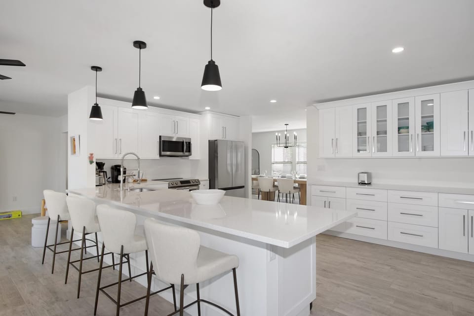 House, Multiple Beds (The Pink Lily) | Private kitchen | Oven, toaster