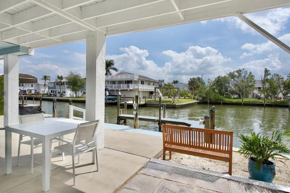 House, Multiple Beds (The Big Blue) | Outdoor dining