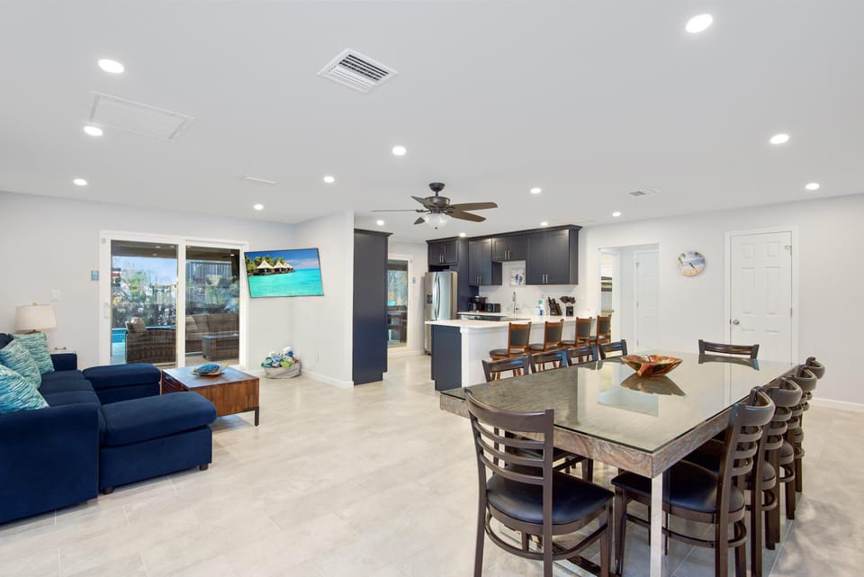 House, Multiple Beds (Changes In Latitudes) | Interior