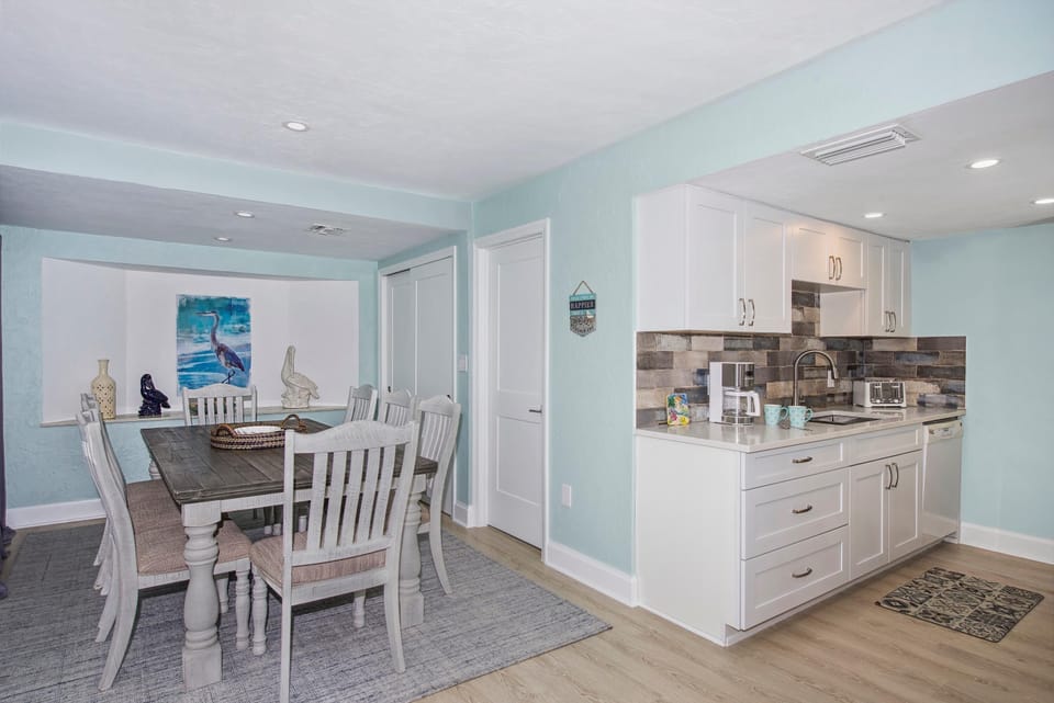 House, Multiple Beds (Montishello on Jefferson) | Private kitchen | Oven, toaster