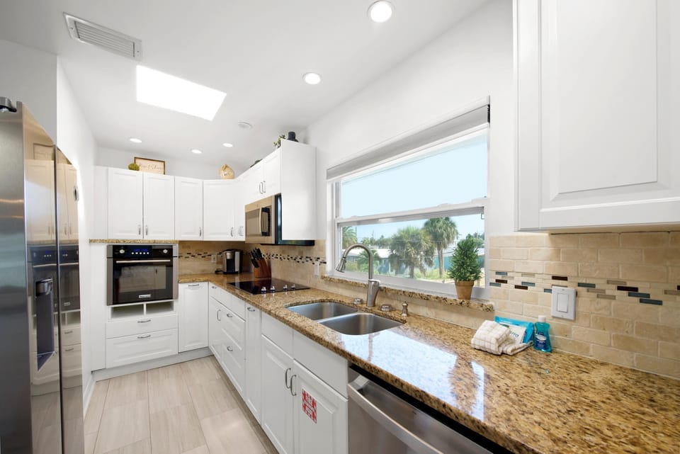 House, Multiple Beds (Gone Coastal) | Private kitchen | Oven, toaster