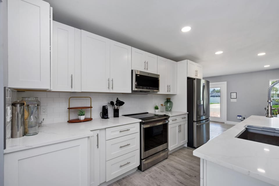 House, Multiple Beds (Flight of Albatross) | Private kitchen | Oven, toaster
