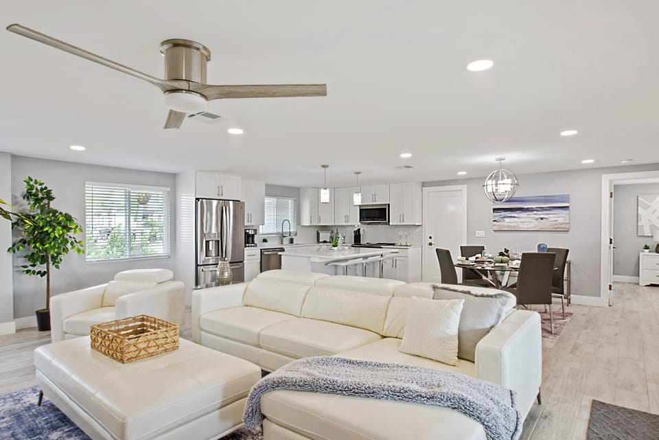 House, Multiple Beds (Palmview Paradise) | Living area