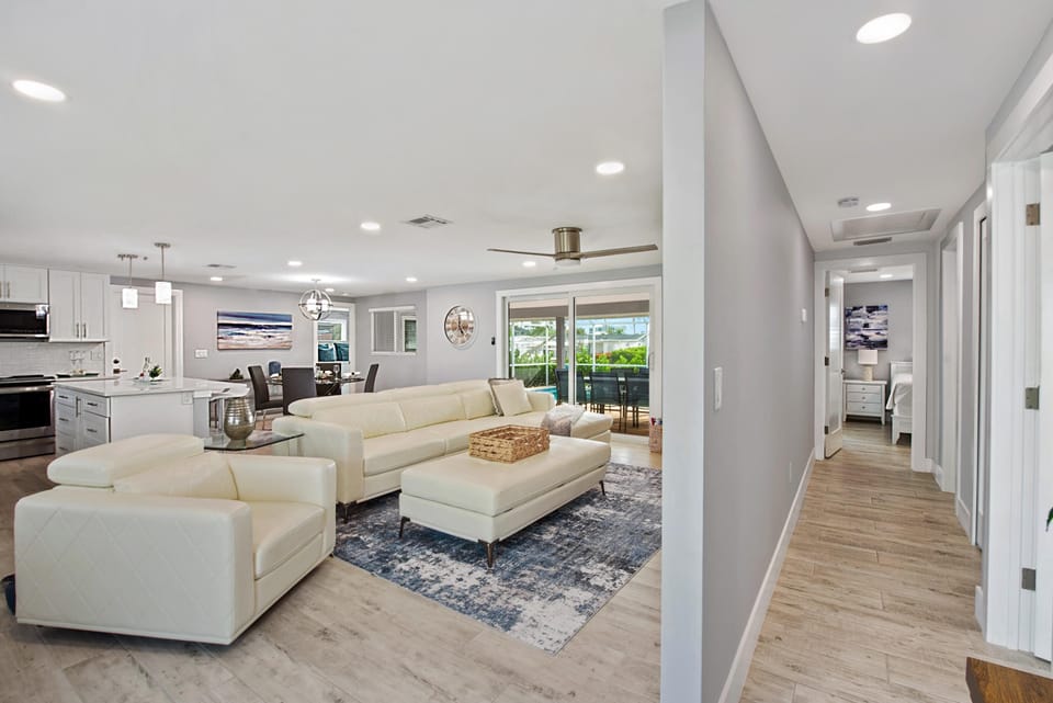 House, Multiple Beds (Palmview Paradise) | Living area