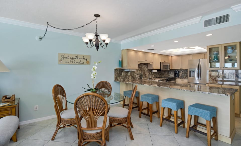 Condo, Multiple Beds (Pelican Watch #503) | Dining