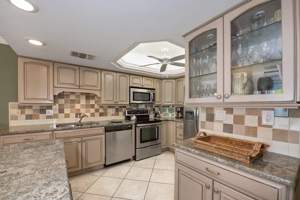 Condo, Multiple Beds (Pelican Watch #603) | Private kitchen