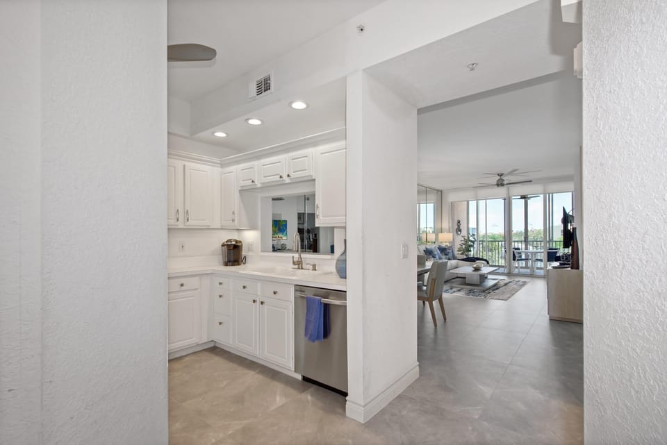 Condo, Multiple Beds (Palm Harbor #403) | Interior
