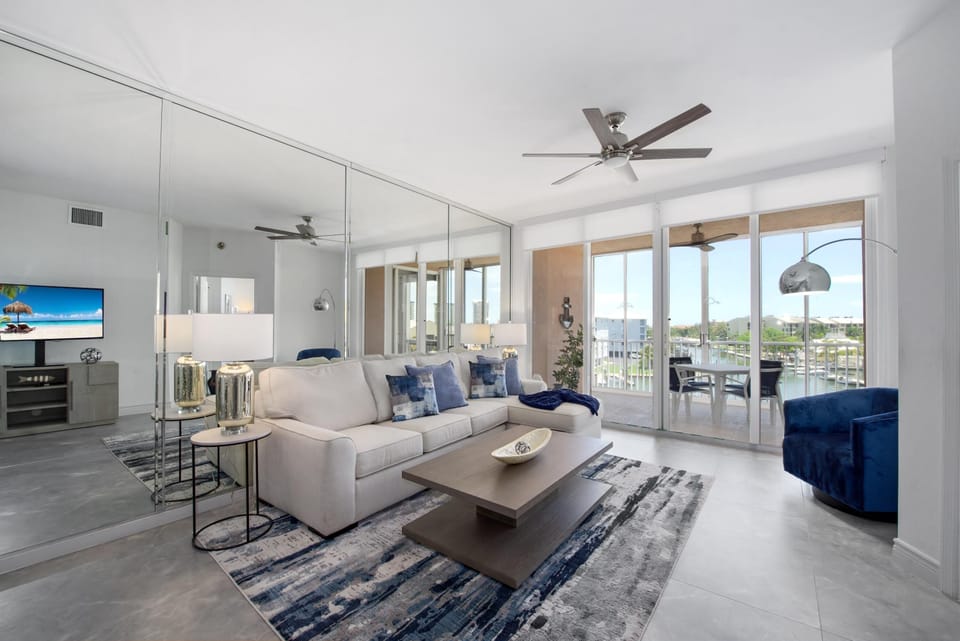 Condo, Multiple Beds (Palm Harbor #403) | Living area