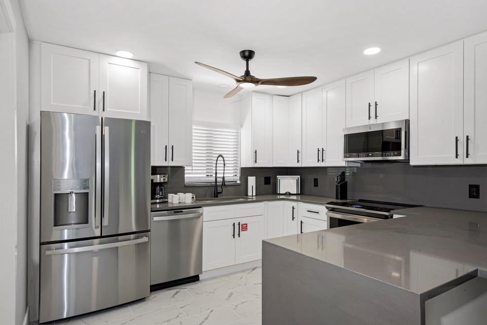 House, Multiple Beds (Ibis Landing) | Private kitchen | Oven, toaster