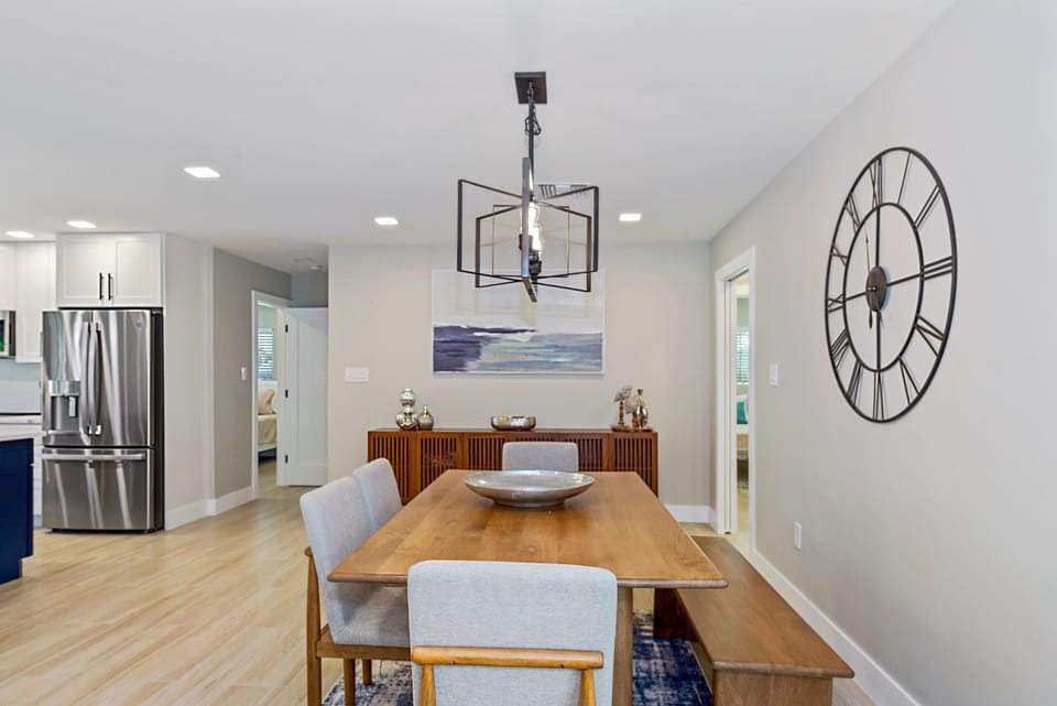 House, Multiple Beds (Beach and Bay) | Dining