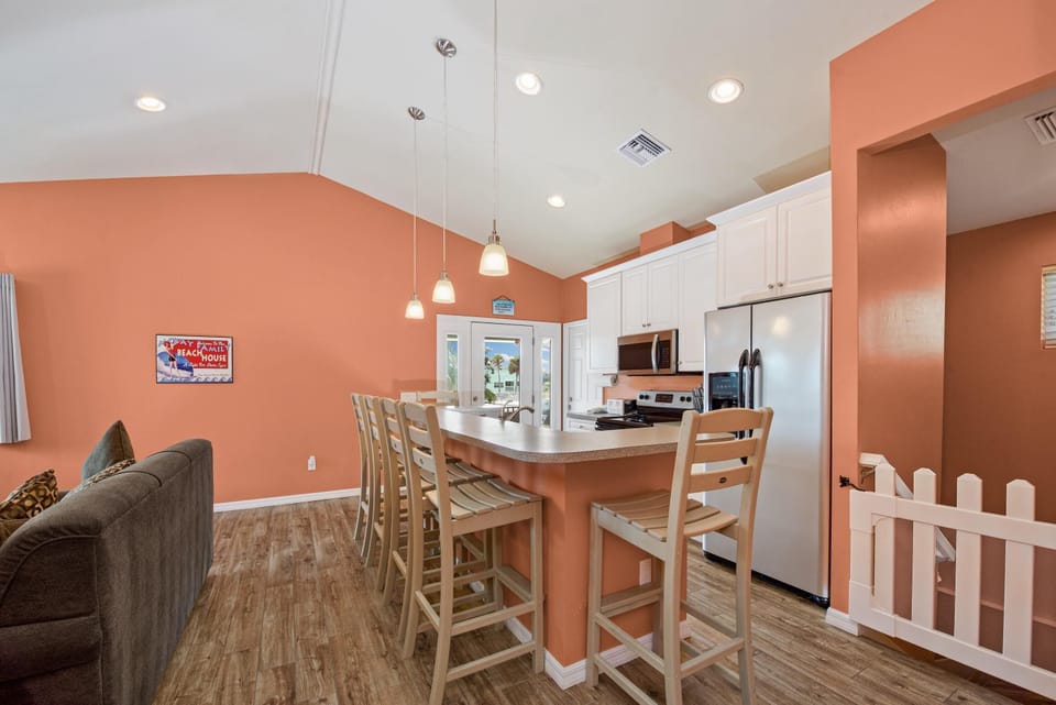 House, Multiple Beds (Sand Dollar on Miramar) | Interior