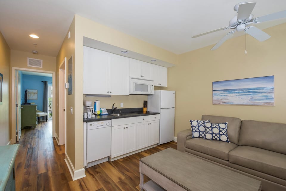 Condo, 1 Queen Bed with Sofa bed (Harbour House 215) | Private kitchen | Toaster