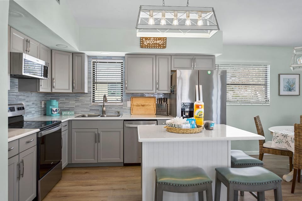 House, 1 King Bed with Sofa bed (Sea Salt Escape) | Private kitchen | Oven, toaster