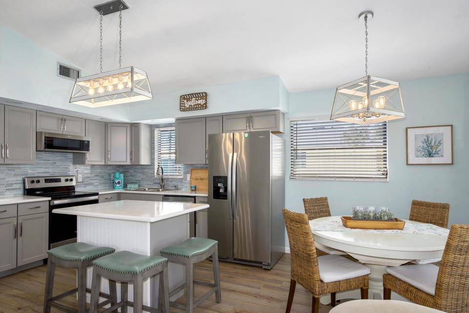 House, 1 King Bed with Sofa bed (Sea Salt Escape) | Private kitchen | Oven, toaster