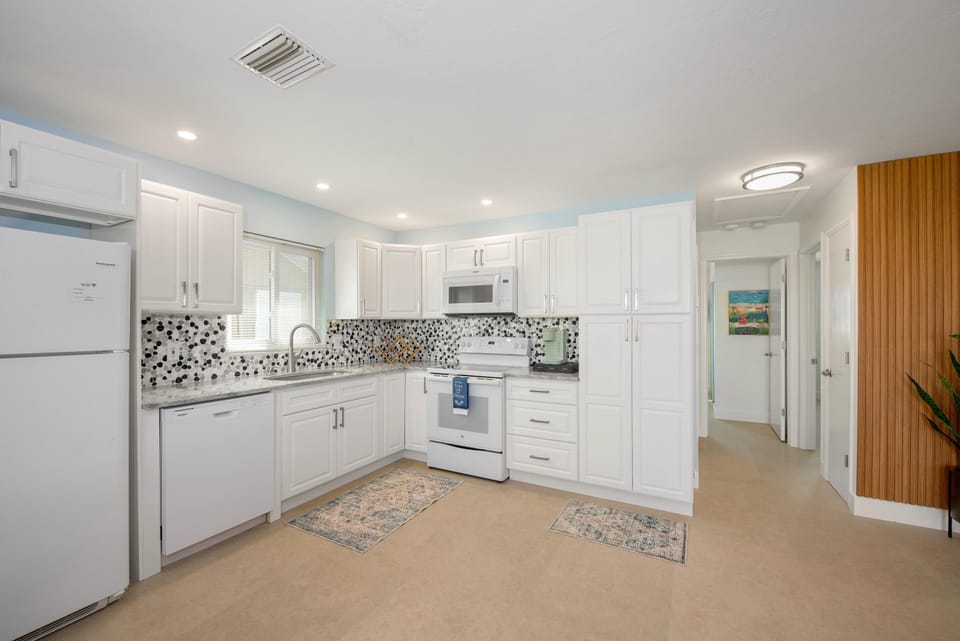 House, Multiple Beds (Endless Tides 2) | Private kitchen | Oven, toaster
