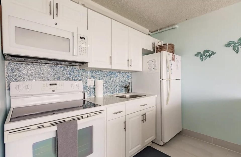 Condo, 1 King Bed with Sofa bed (Estero Beach & Tennis 1201-A) | Private kitchen | Oven, toaster