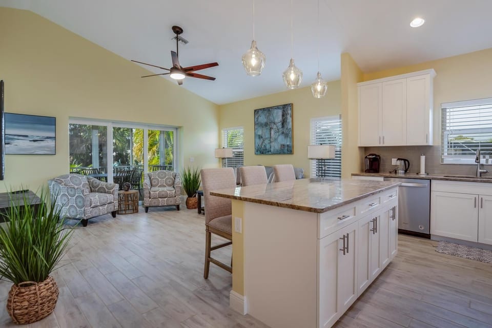 House, Multiple Beds (Island Breeze) | Interior