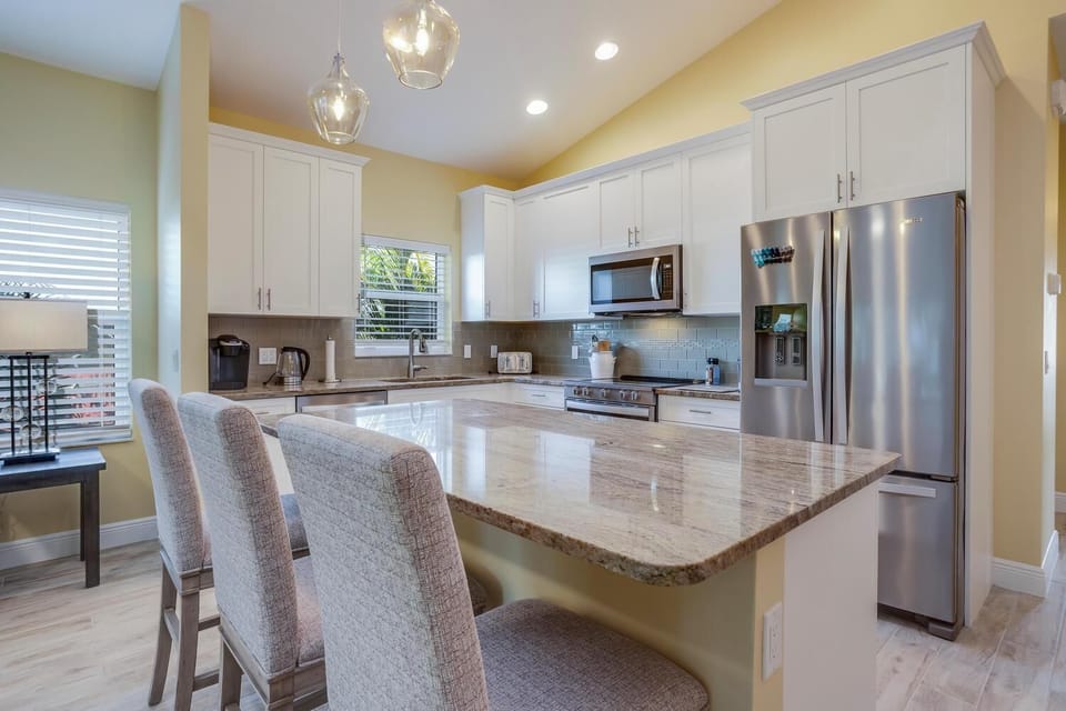 House, Multiple Beds (Island Breeze) | Private kitchen | Oven, toaster