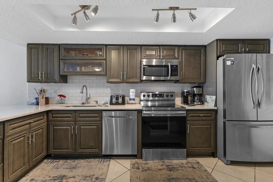 Condo, Multiple Beds (Ponce de Leon Towers 503) | Private kitchen | Oven