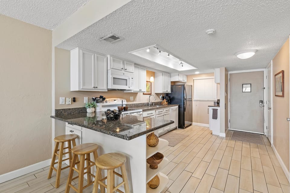 Condo, Multiple Beds (Ponce de Leon Towers 803) | Private kitchen | Oven, coffee/tea maker, toaster, blender