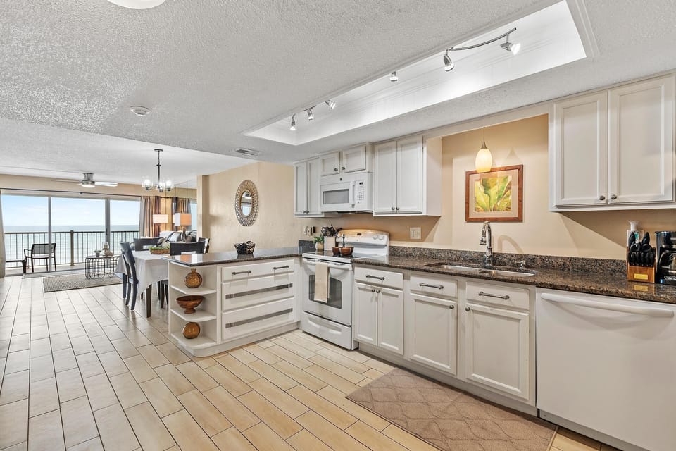 Condo, Multiple Beds (Ponce de Leon Towers 803) | Private kitchen | Oven, coffee/tea maker, toaster, blender