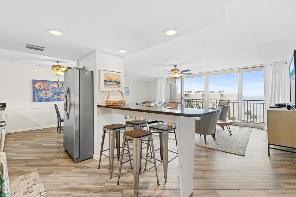 Condo, Multiple Beds (Pelican C606) | Dining