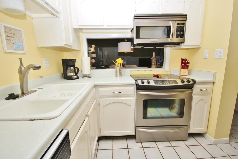Condo, 1 King Bed with Sofa bed (Sea Coast Gardens II 114) | Private kitchen | Oven, toaster