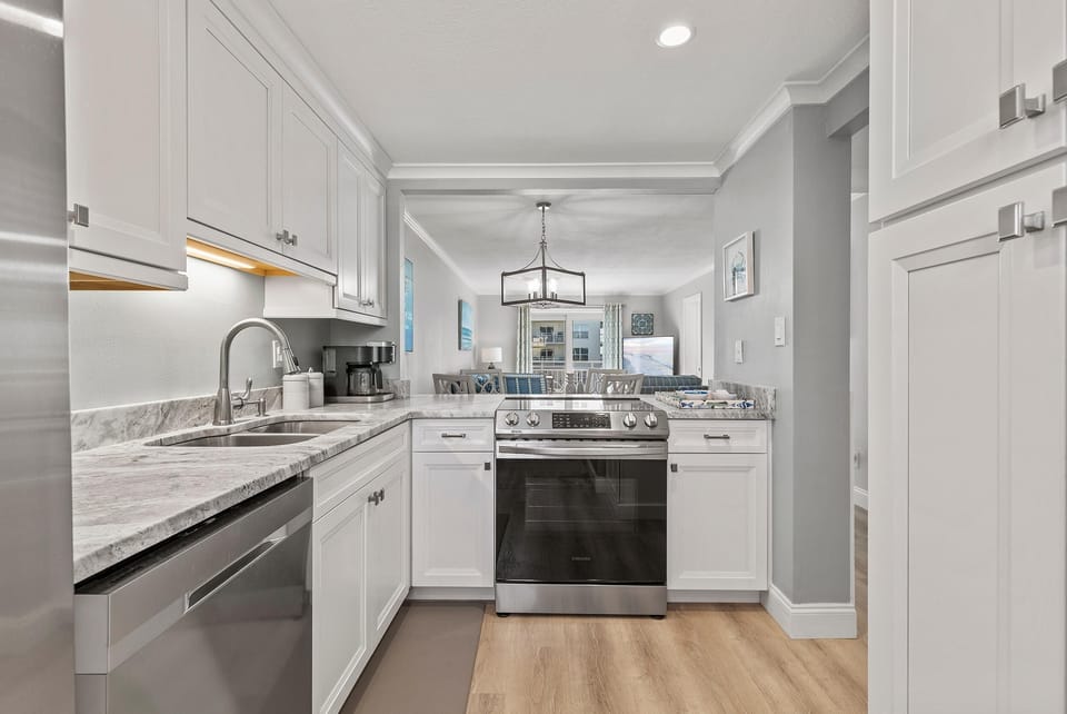 Condo, Multiple Beds (Sea Coast Gardens II 314) | Private kitchen | Oven