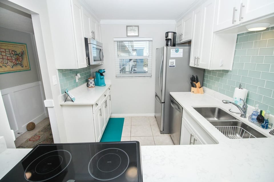 Condo, 1 King Bed with Sofa bed (Sea Coast Gardens II 405) | Private kitchen | Oven