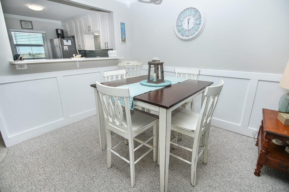 Condo, 1 King Bed with Sofa bed (Sea Coast Gardens II 405) | Dining