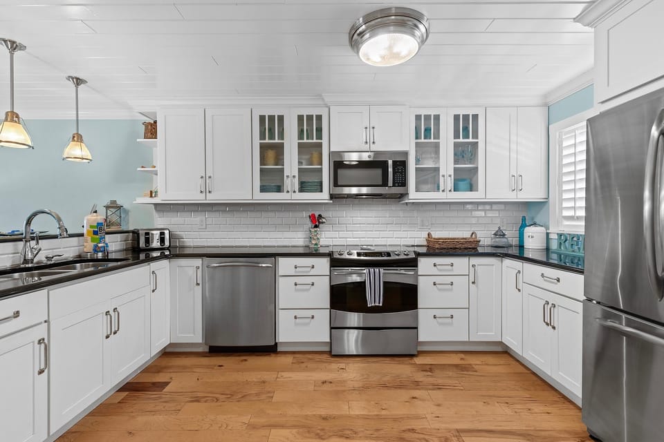 Condo, Multiple Beds (Sea Coast Gardens II 513) | Private kitchen | Oven
