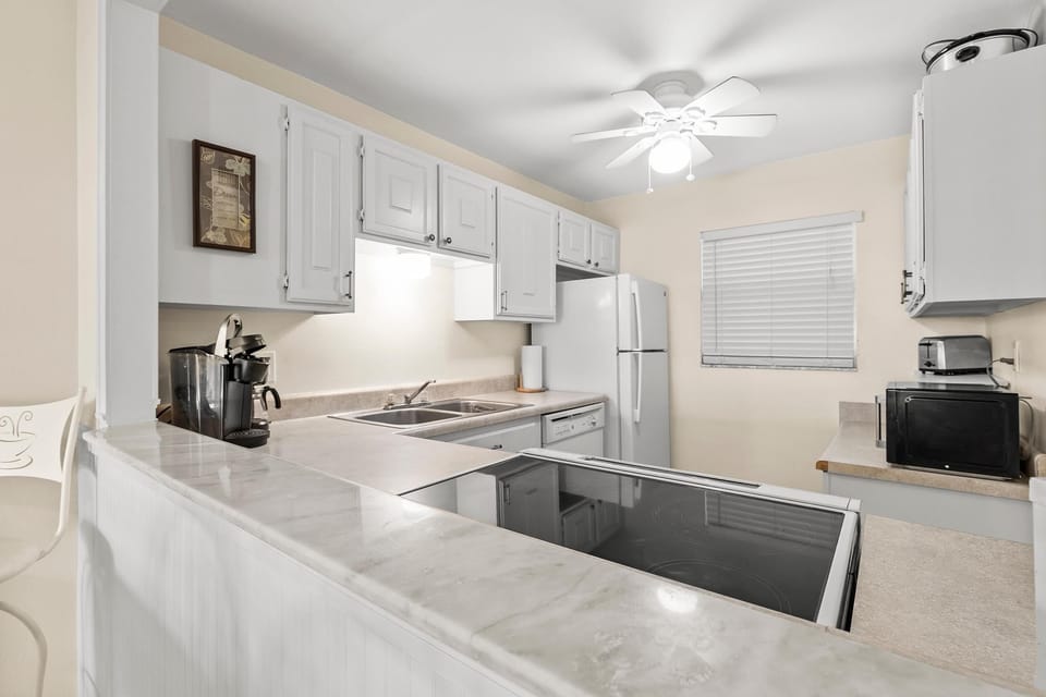Condo, 1 Queen Bed with Sofa bed (Sea Coast Gardens III 112) | Private kitchen | Oven, toaster