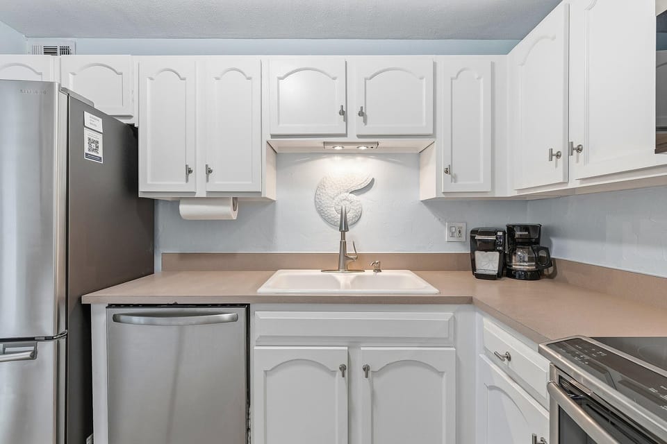 Condo, 1 King Bed with Sofa bed (Sea Coast Gardens III 215) | Private kitchen | Oven