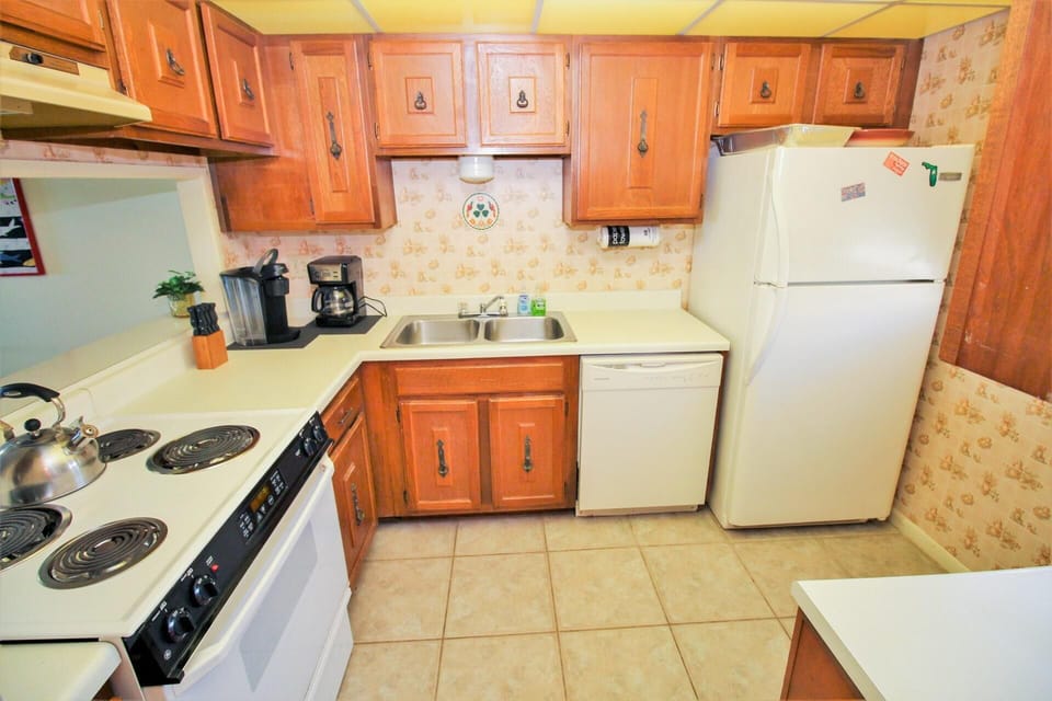 Condo, 1 King Bed with Sofa bed (Sea Coast Gardens III 303) | Private kitchen | Oven, toaster