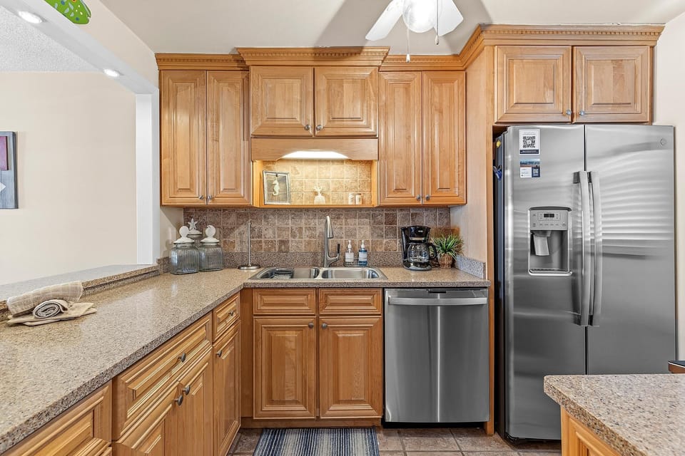 Condo, Multiple Beds (Sea Coast Gardens III 412) | Private kitchen | Oven