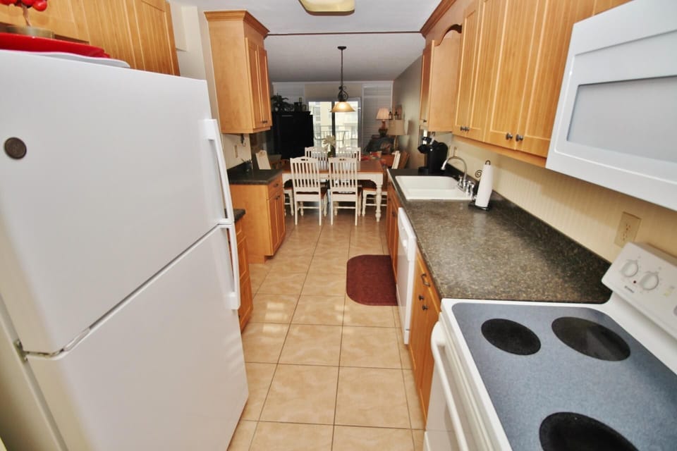 Condo, Multiple Beds (Sea Coast Gardens III 414) | Private kitchen | Oven