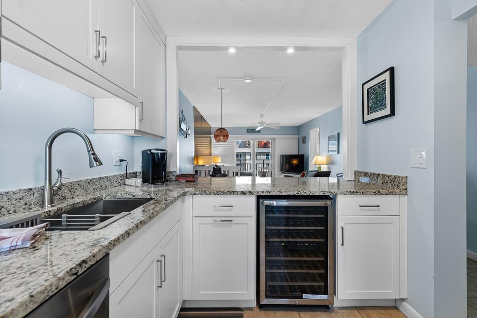 Condo, 1 King Bed with Sofa bed (Sea Coast Gardens III 513) | Private kitchen | Oven, coffee/tea maker, toaster, blender